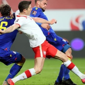 开云体育app下载-纪录悬了，欧冠也悬了？世一锋给六冠王出“送命题”