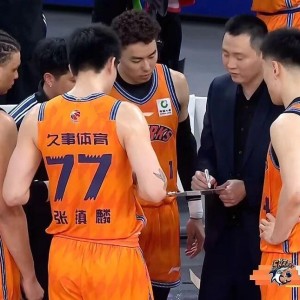 开云体育官网-CBA八进四：上海横扫山东晋级，广东3分险胜北京将大比分追成1-1