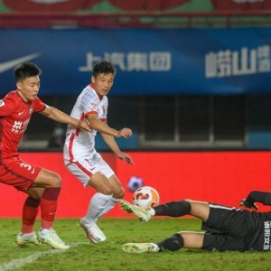 武磊时隔1409天再战中超 武巴同城状态低迷失单刀